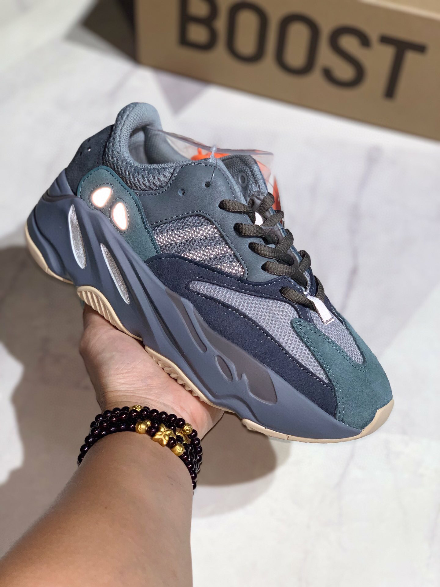 아디다스 이지부스트 700 남녀공용 신발 운동화 스니커즈