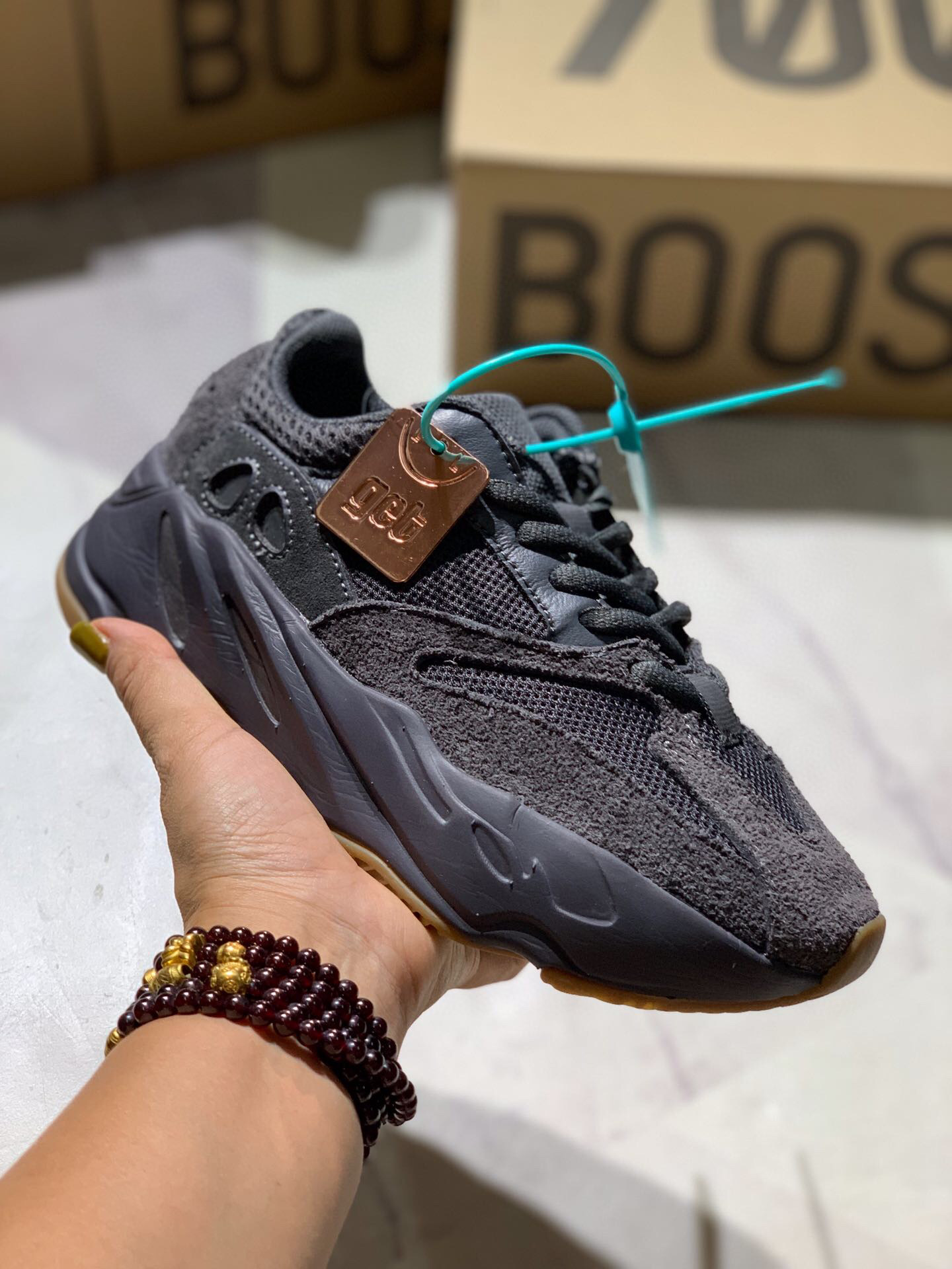 아디다스 이지부스트 700 남녀공용 신발 운동화 스니커즈