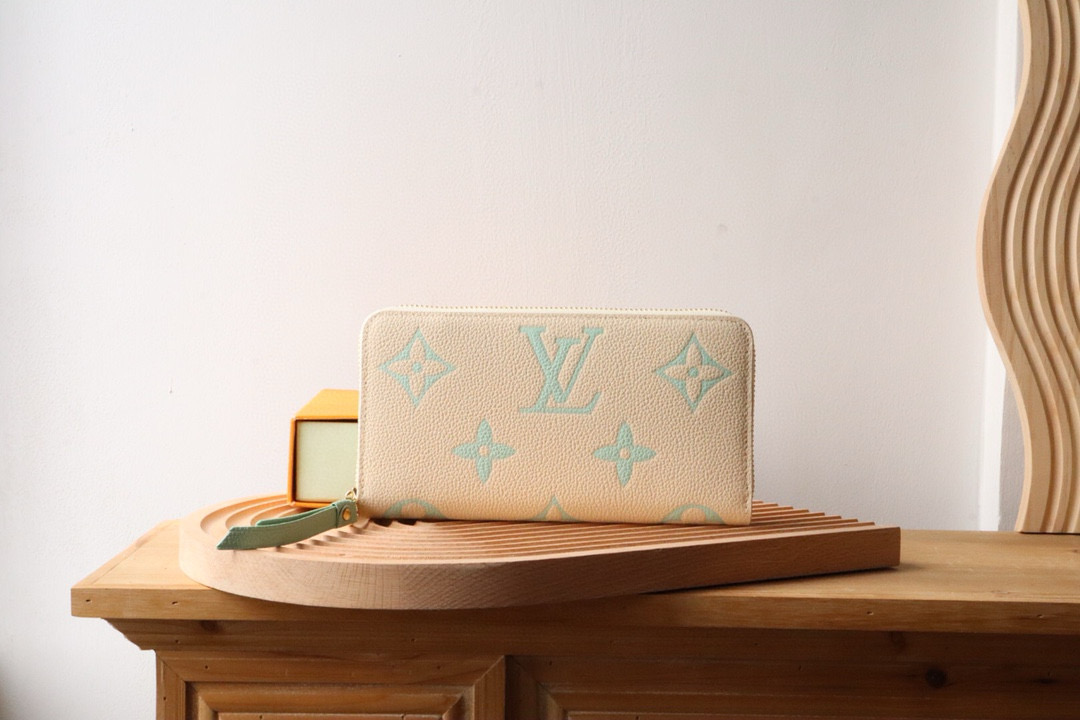 루이비통 여자 장지갑 M69794