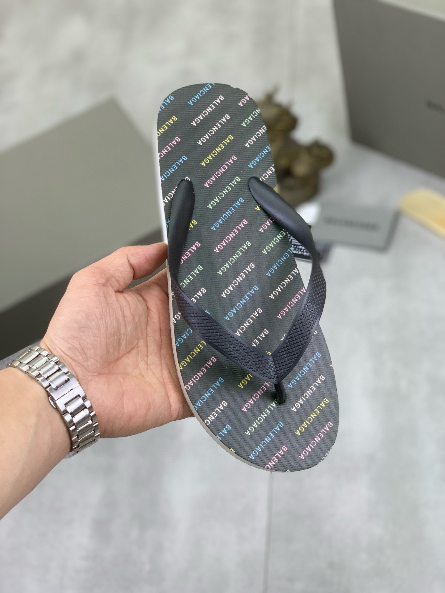 발렌시아가 남녀공용 슬리퍼