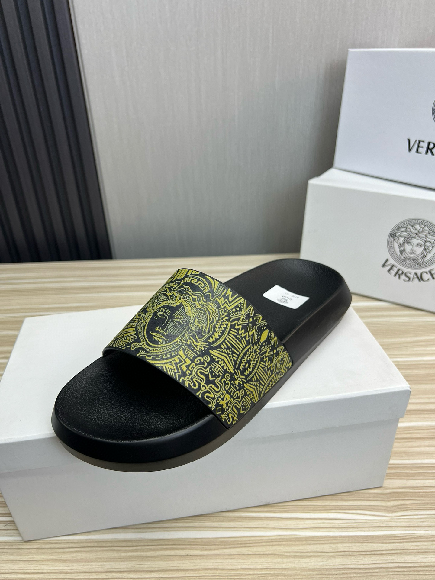 베르사체 남자 슬리퍼