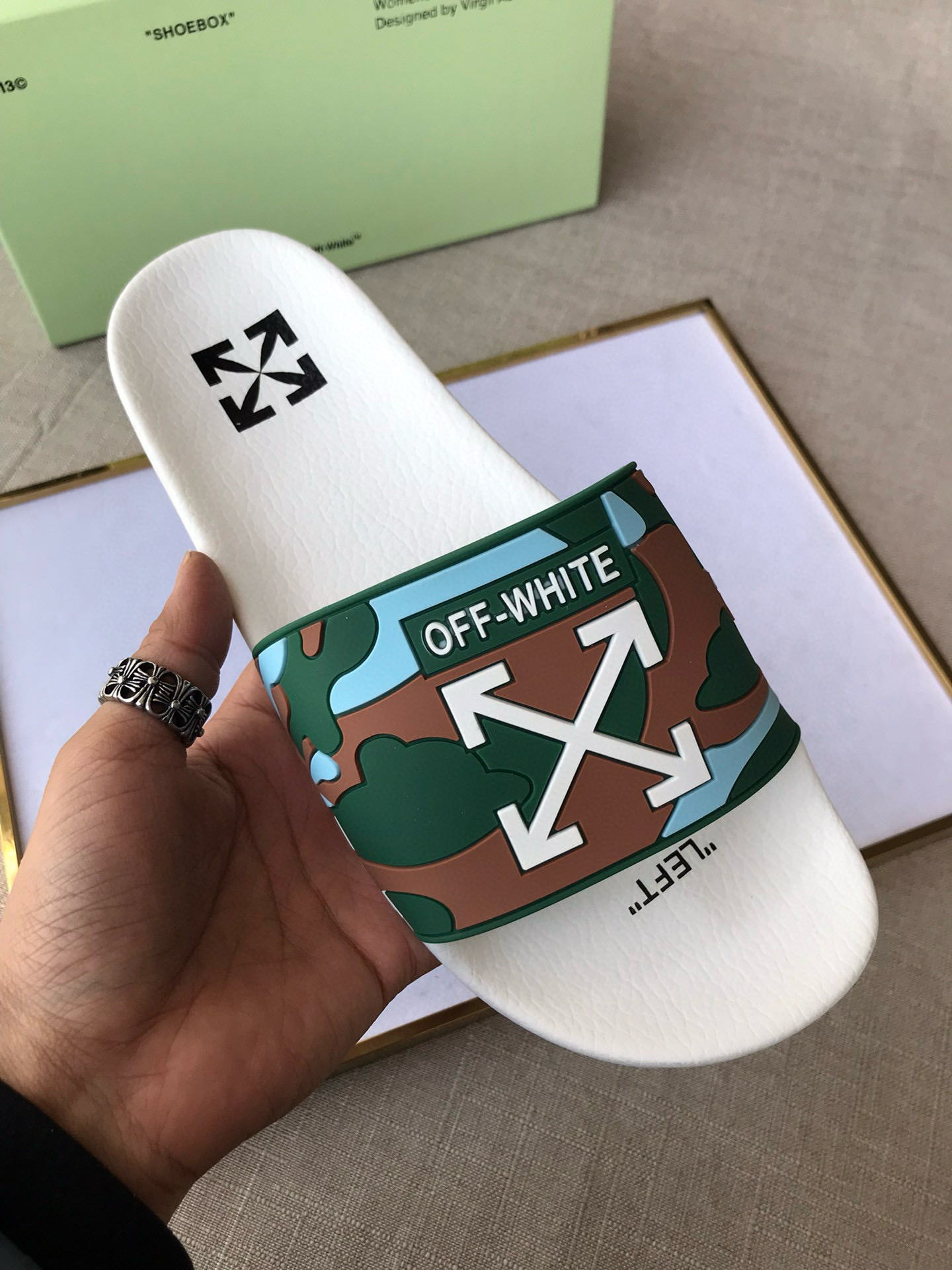 오프화이트 남녀공용 슬리퍼