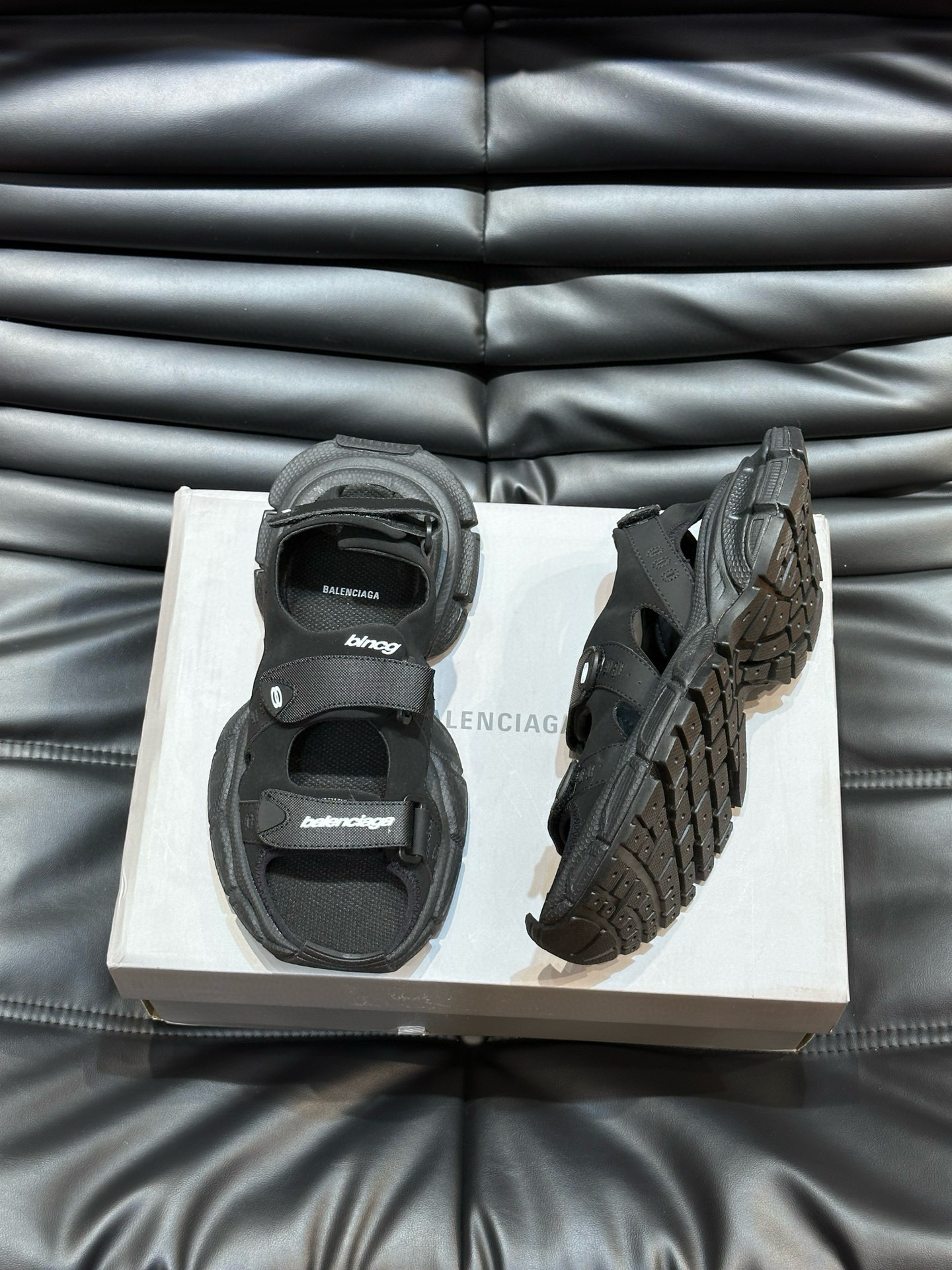 발렌시아가 남녀공용 샌들