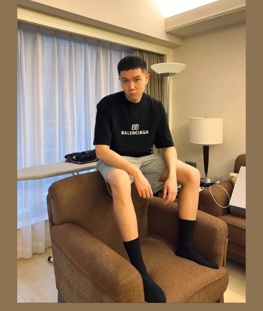 발렌시아가 남녀공용 반팔티