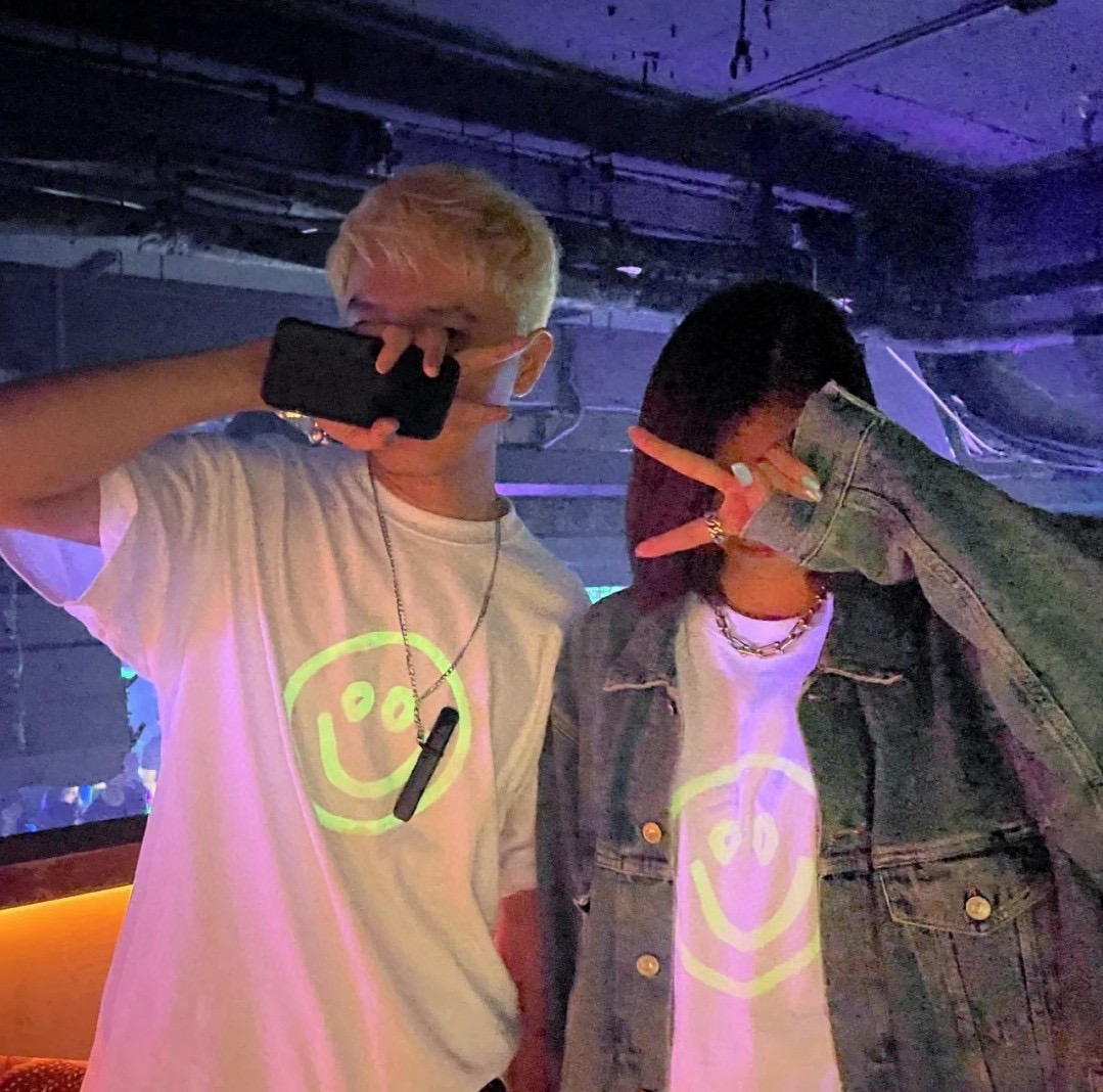 발렌시아가 남녀공용 반팔티