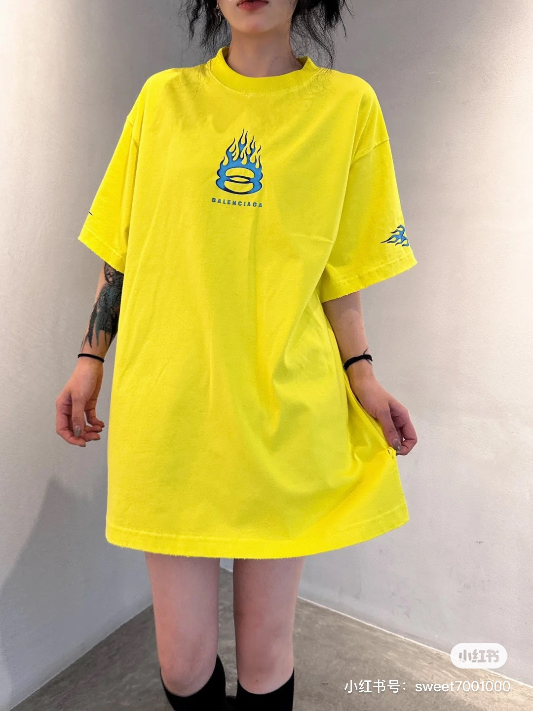 발렌시아가 남녀공용 반팔티