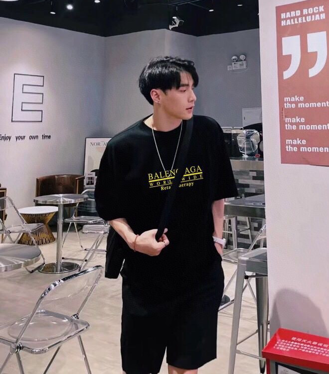 발렌시아가 남녀공용 반팔티