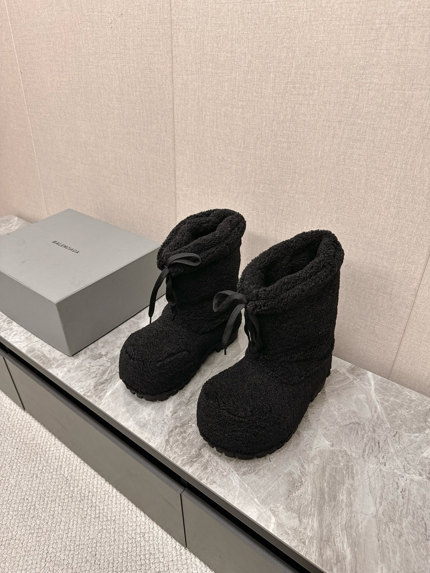 발렌시아가 남여공용 부츠