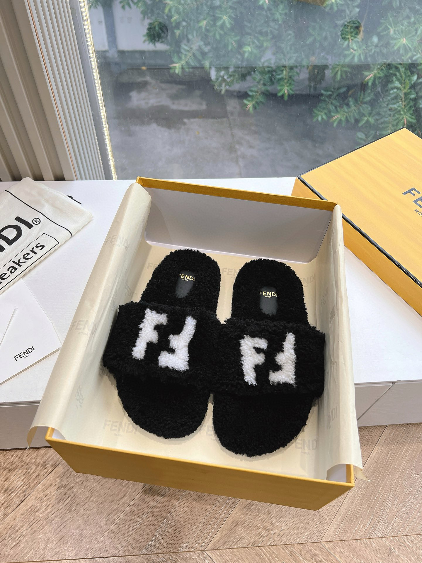 펜디 여자 슬리퍼