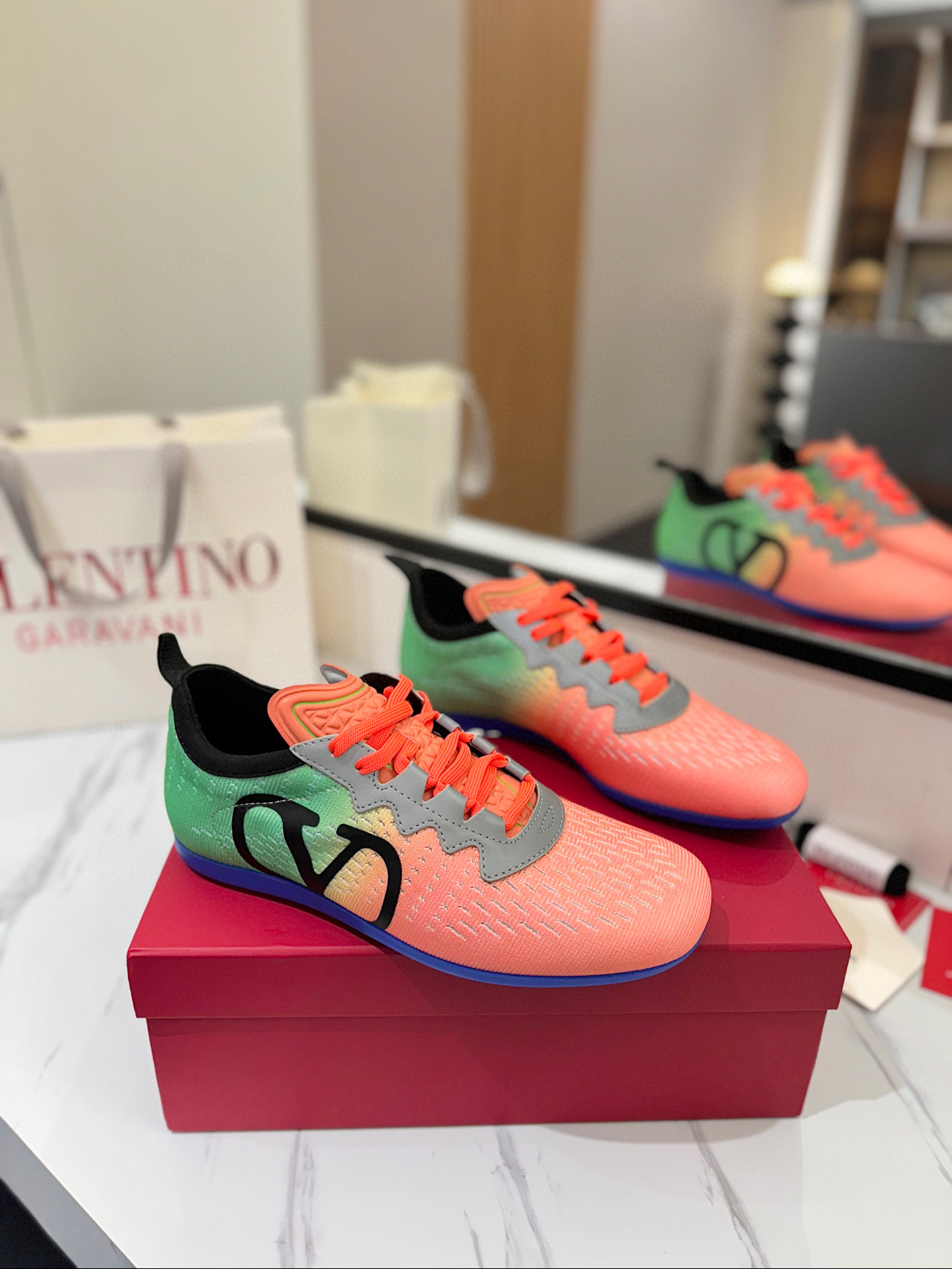 발렌티노 남녀공용 스니커즈 신발 운동화