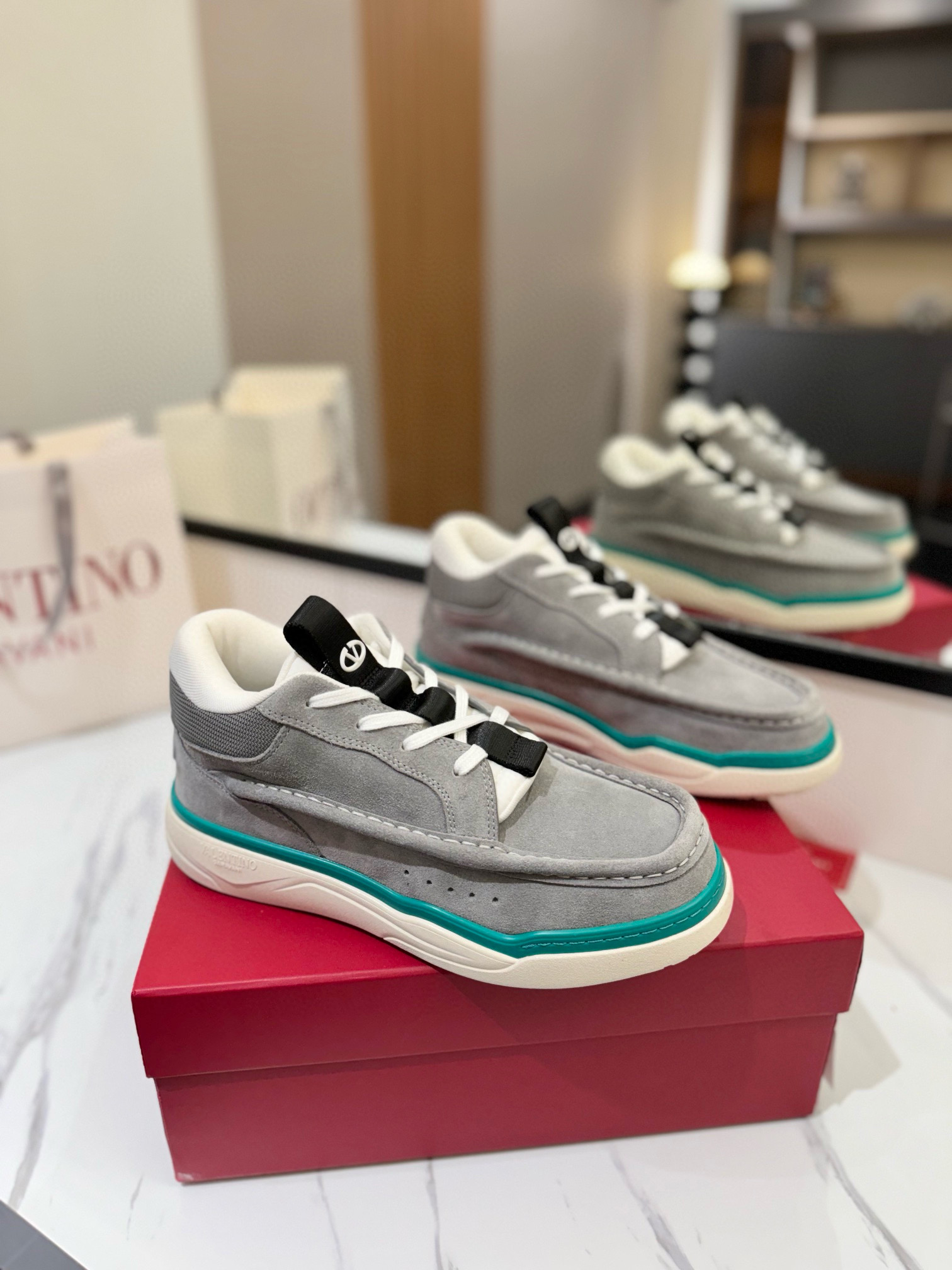 발렌티노 남녀공용 스니커즈 신발 운동화