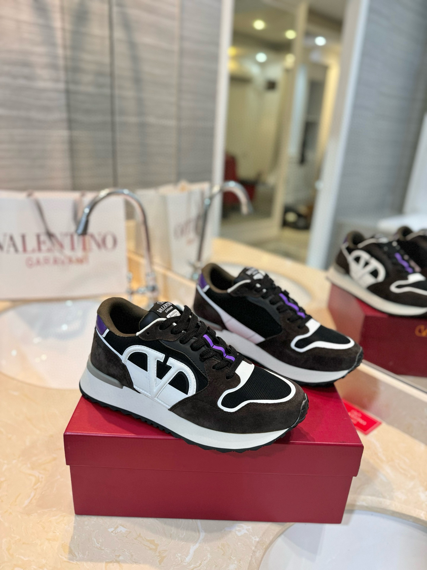 발렌티노 남녀공용 스니커즈 신발 운동화