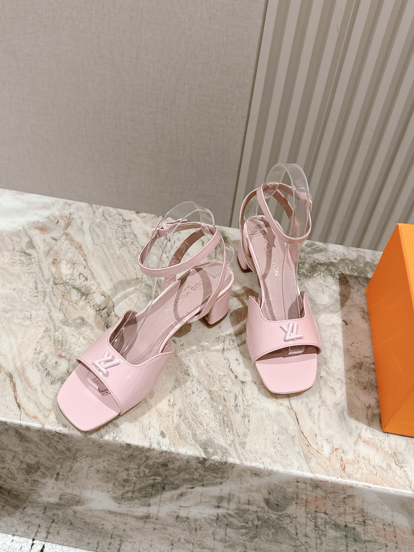 루이비통 여자 샌들 5.5cm