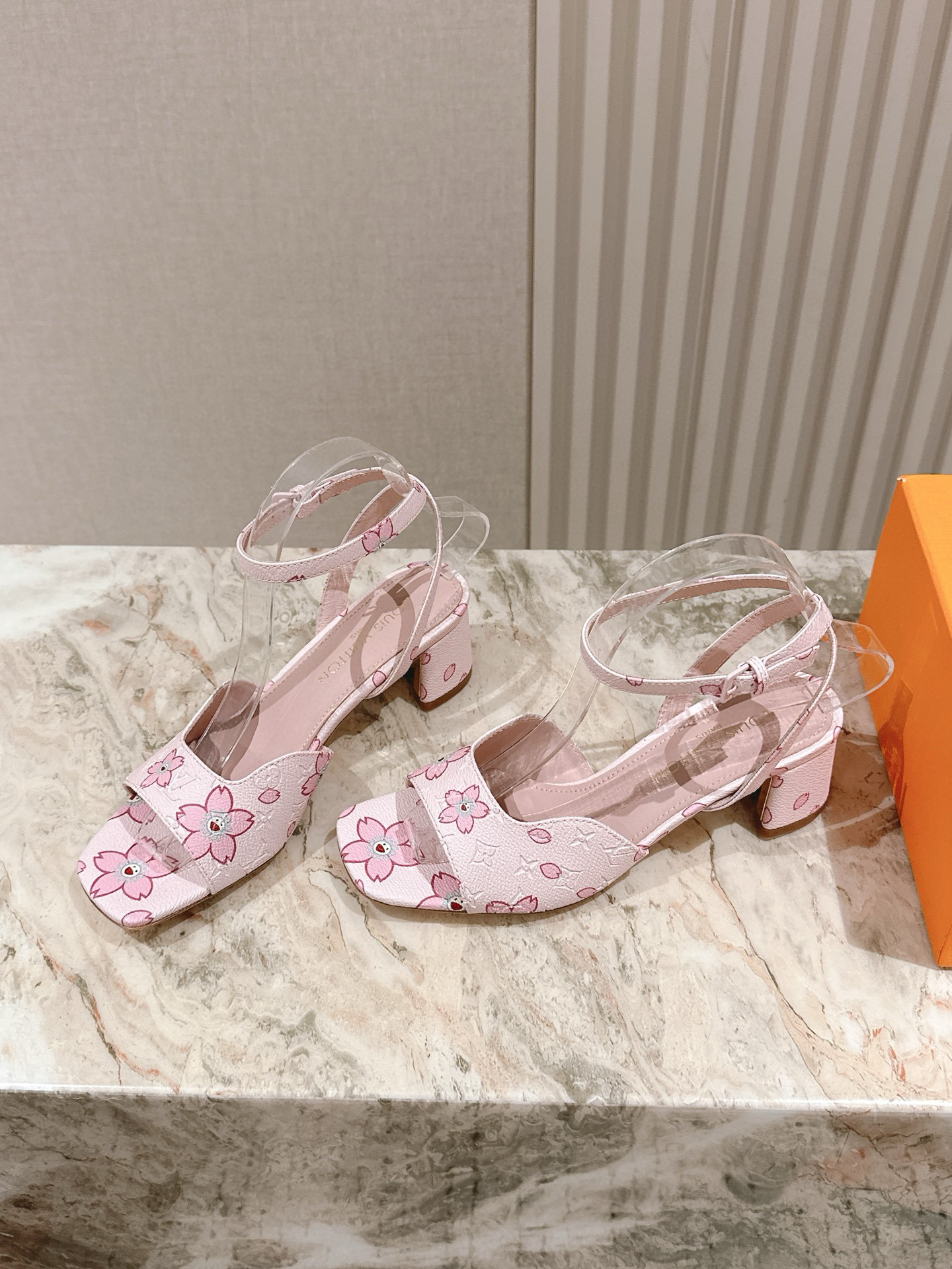 루이비통 여자 샌들 5.5cm