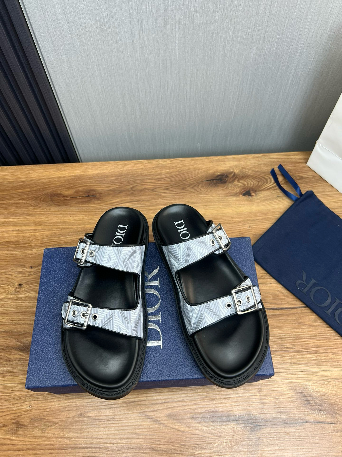 디올 남자 슬리퍼