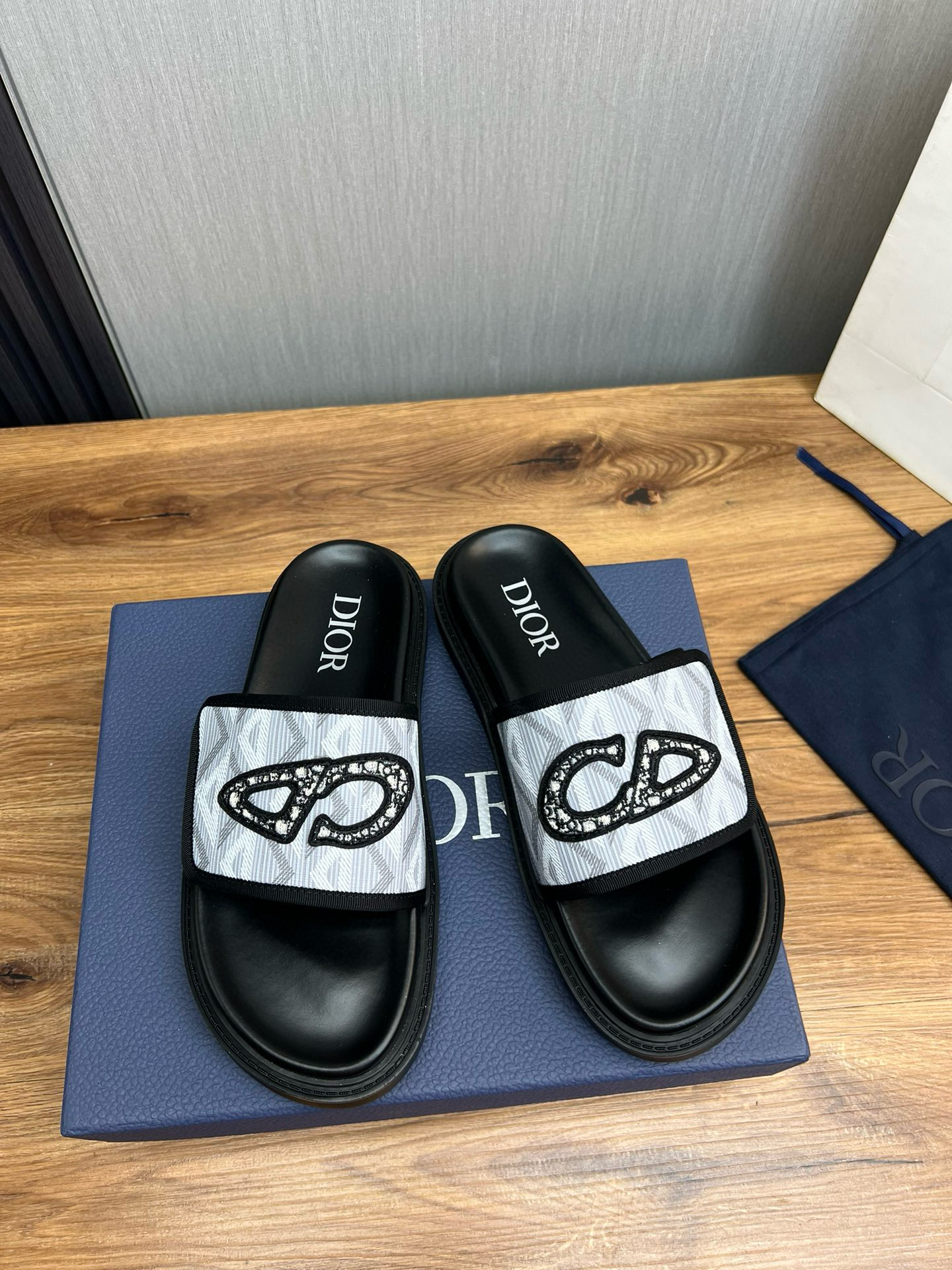 디올 남자 슬리퍼
