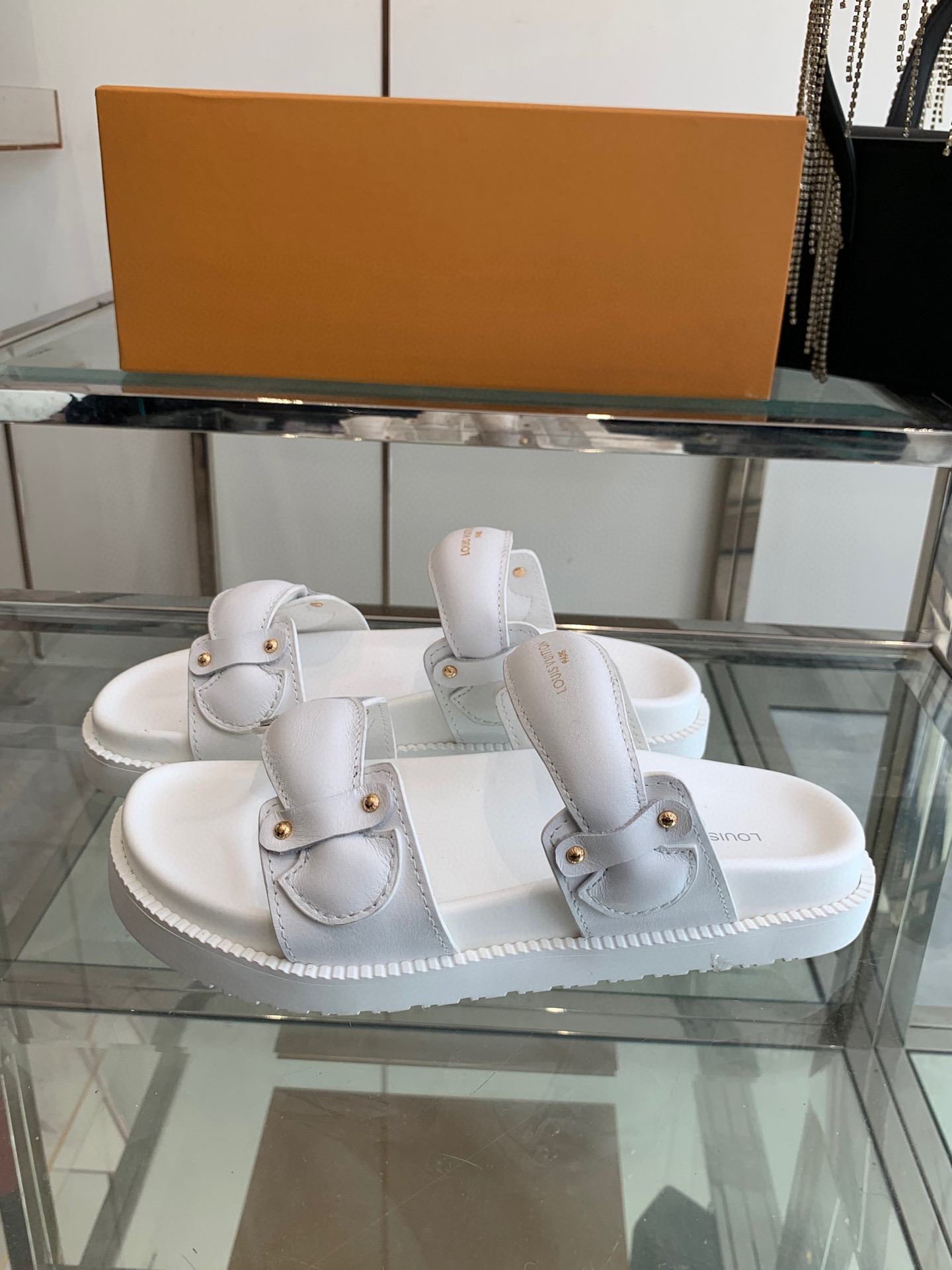 루이비통 남여 공용 슬리퍼