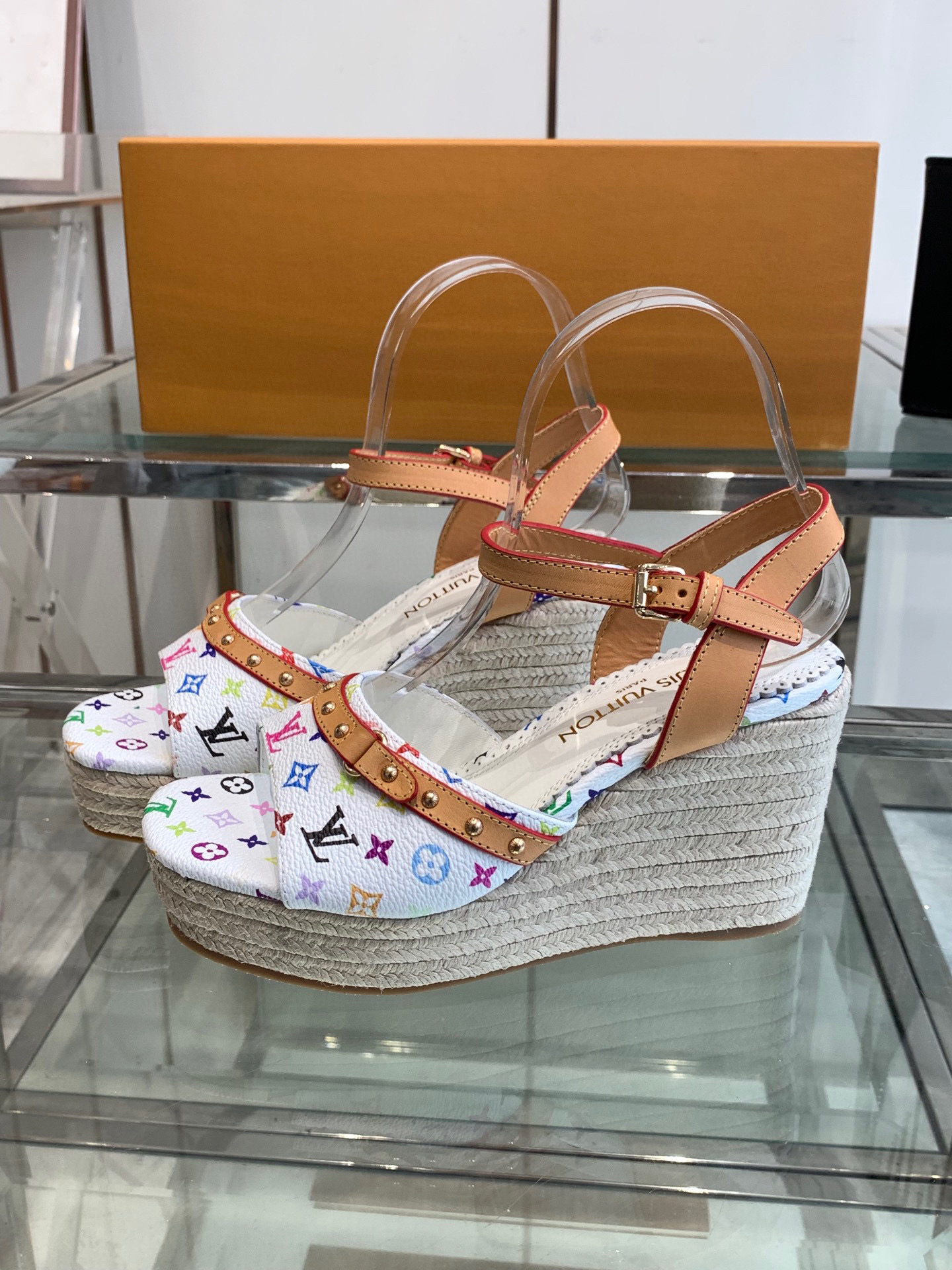 루이비통 여자 샌들 8.5cm