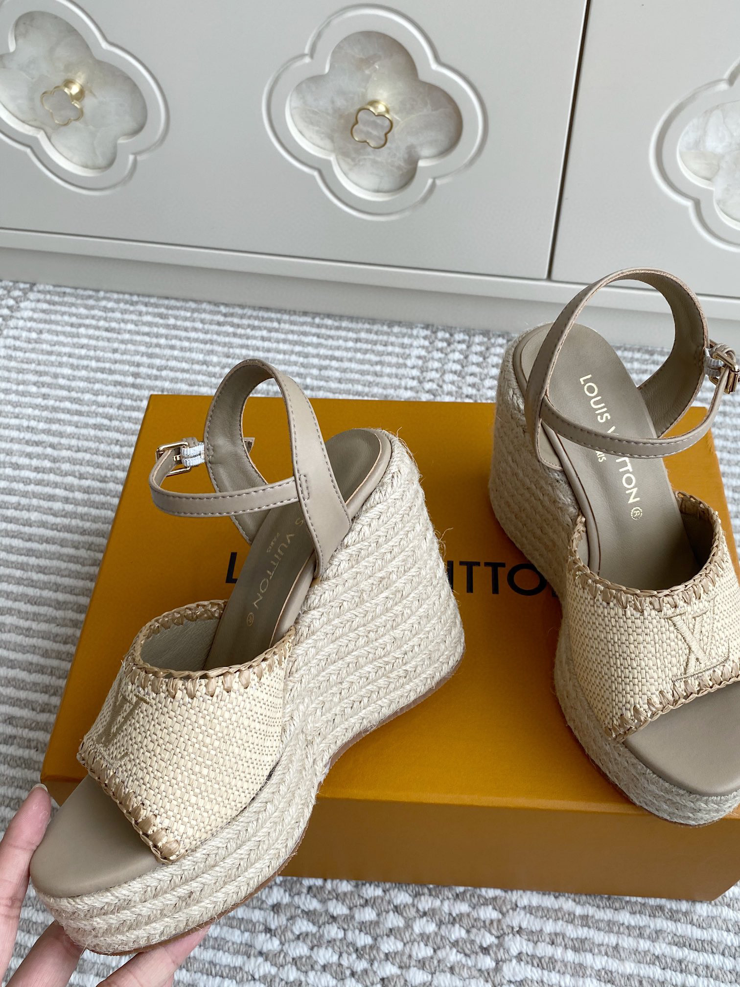 루이비통 여자 샌들 11.5cm