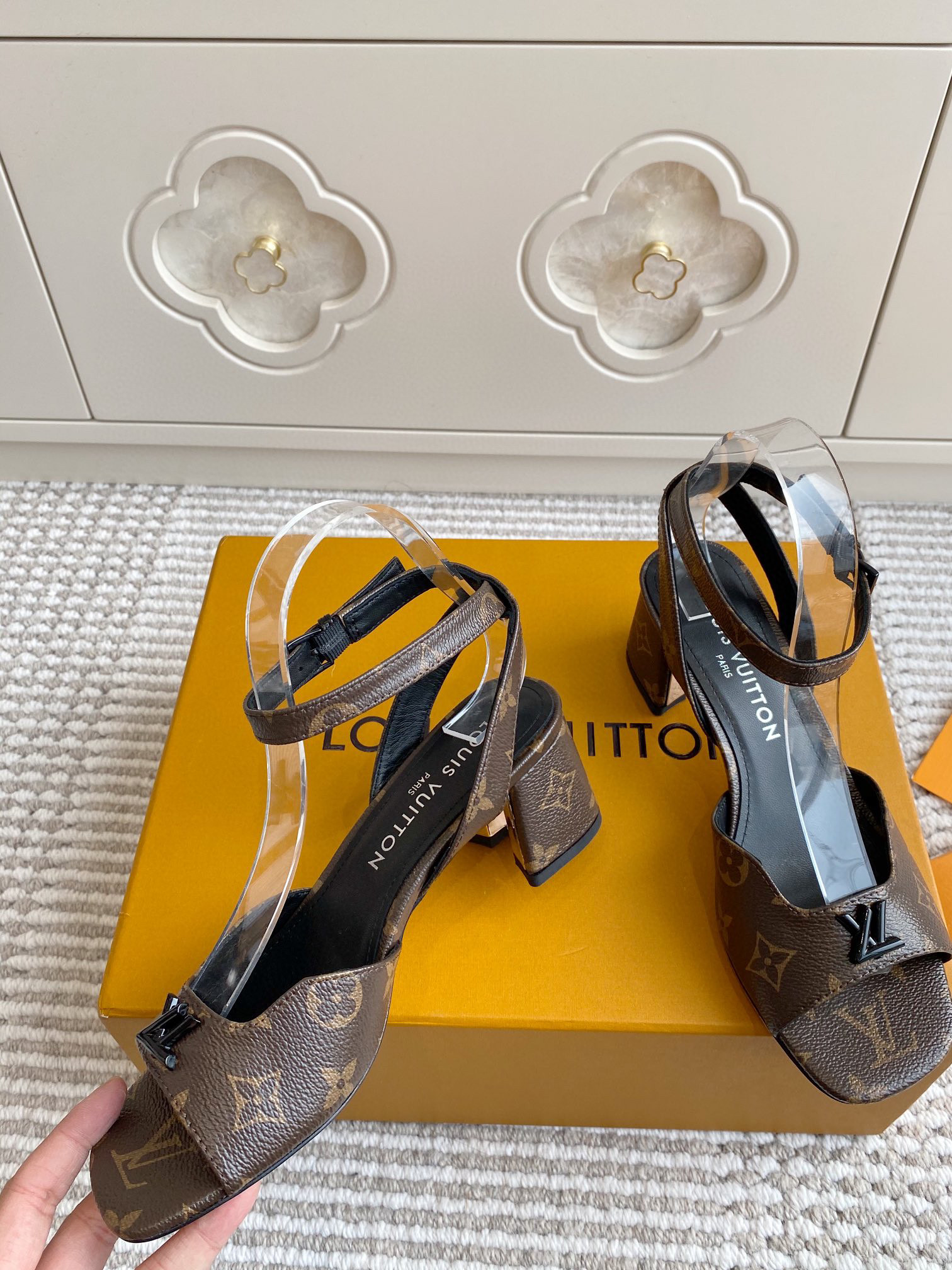 루이비통 여자 샌들 5.5cm