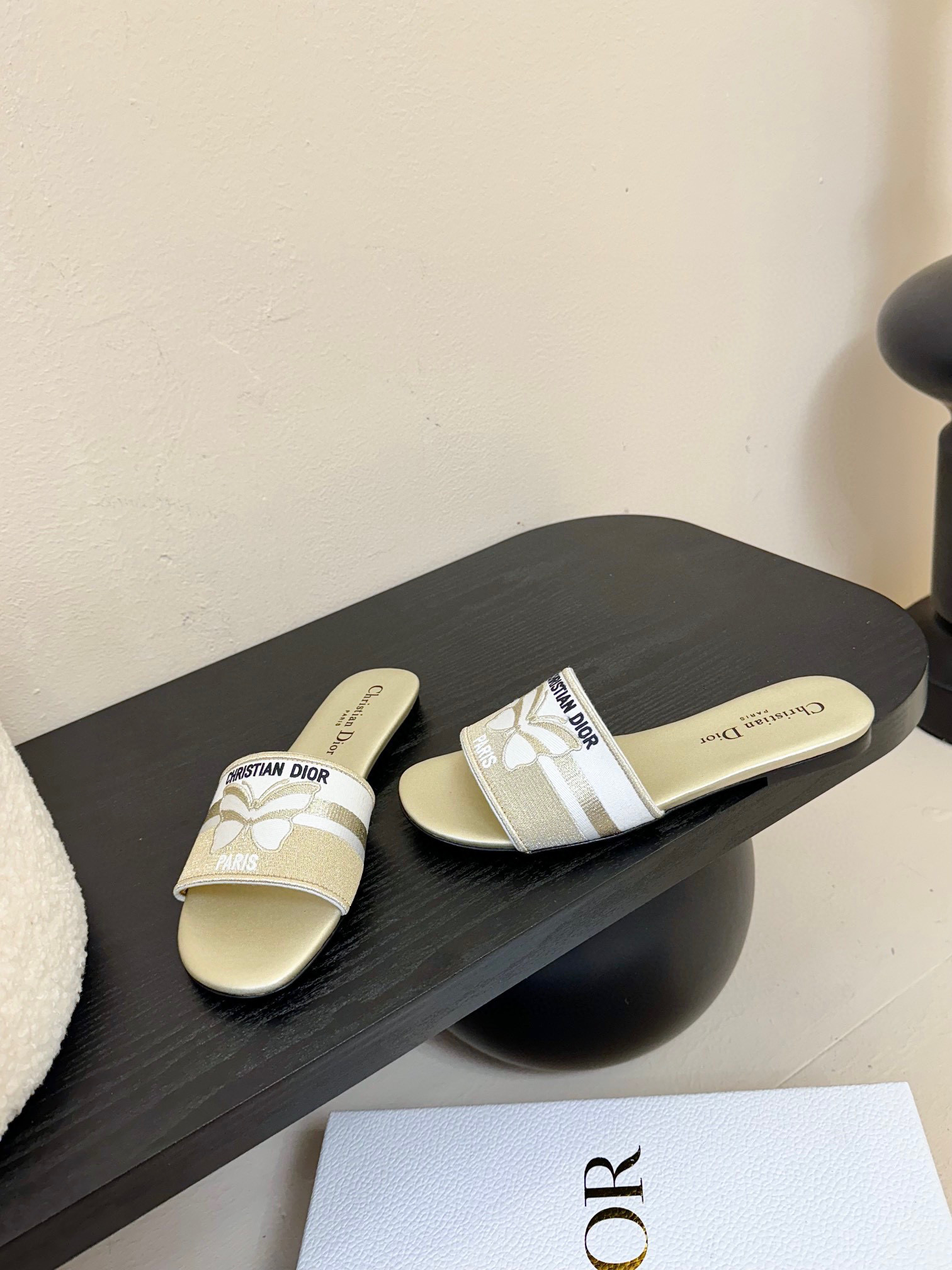 디올 여자 슬리퍼