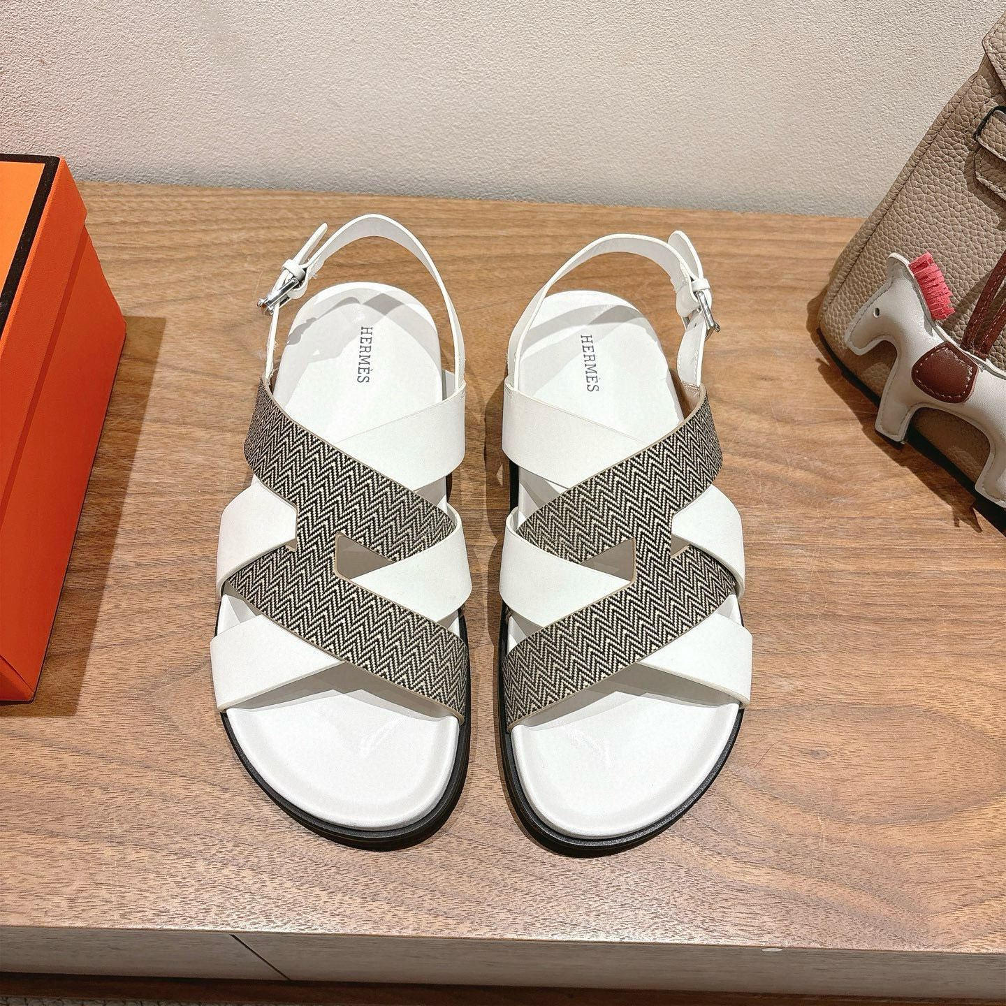 에르메스 남녀공용 샌들