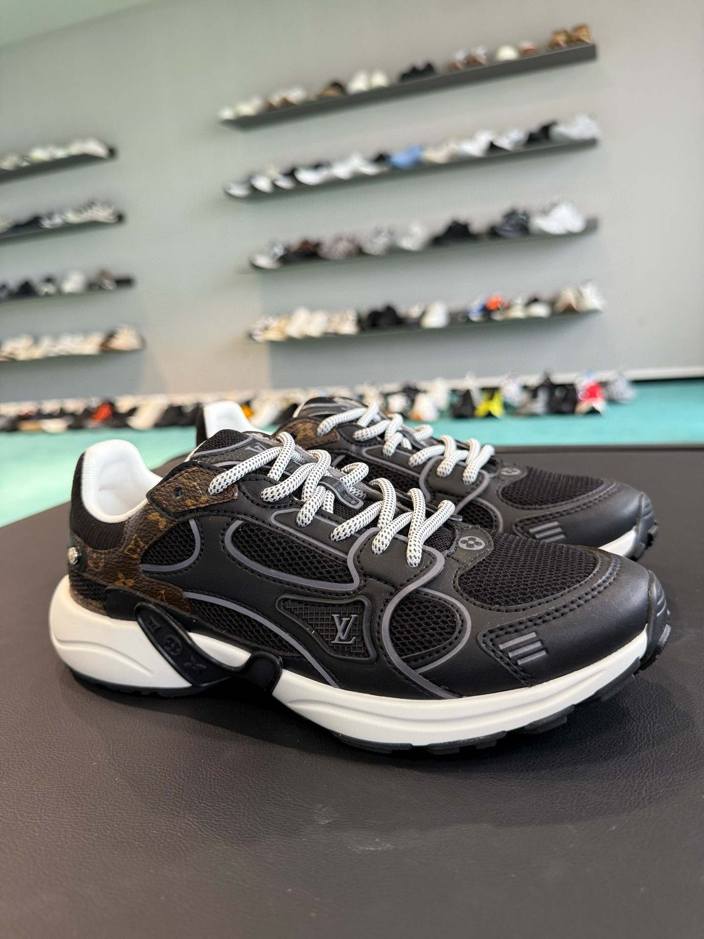 루이비통 남녀공용 신발 운동화 스니커즈