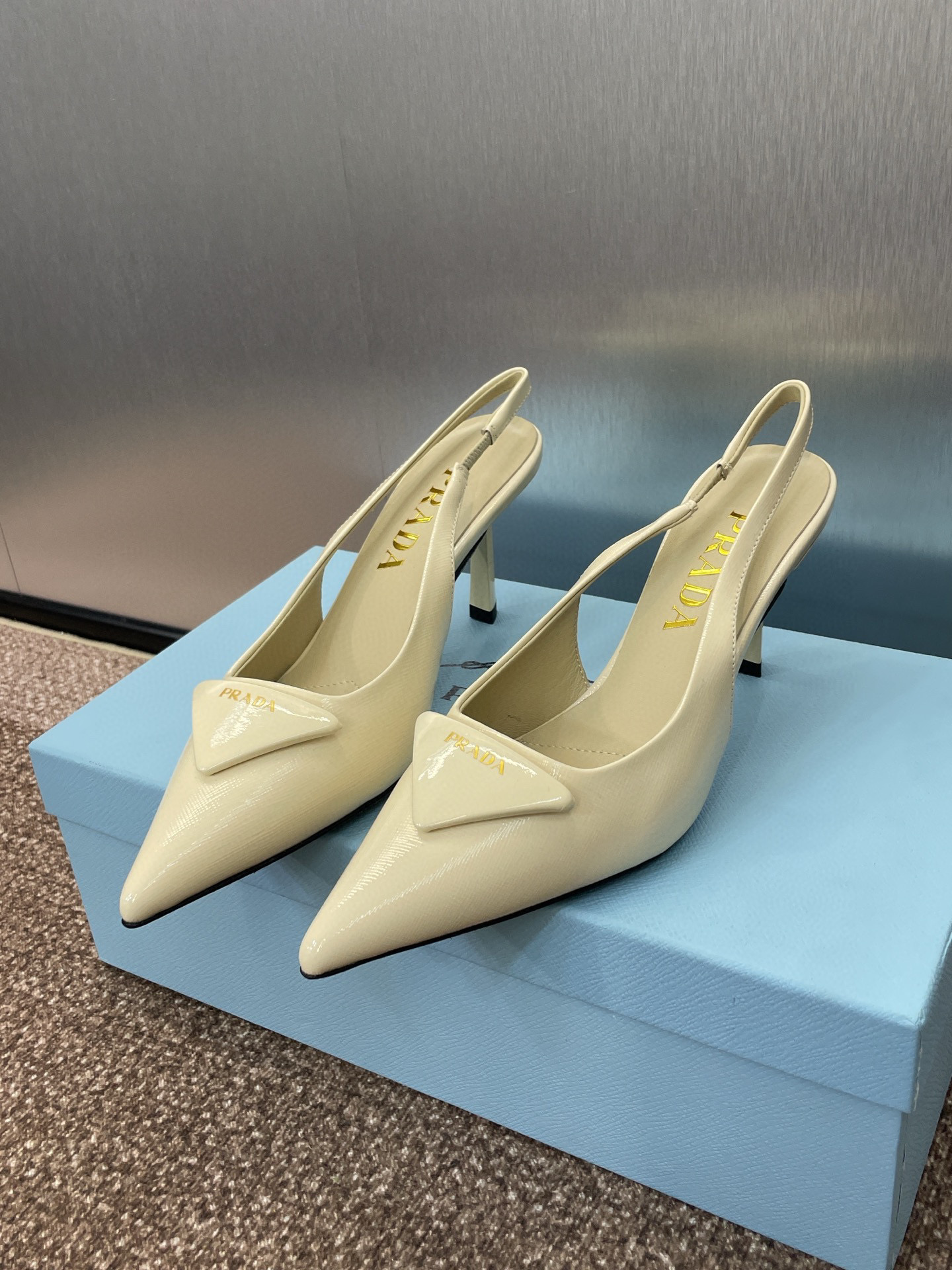 프라다 여자 샌들 7.5cm