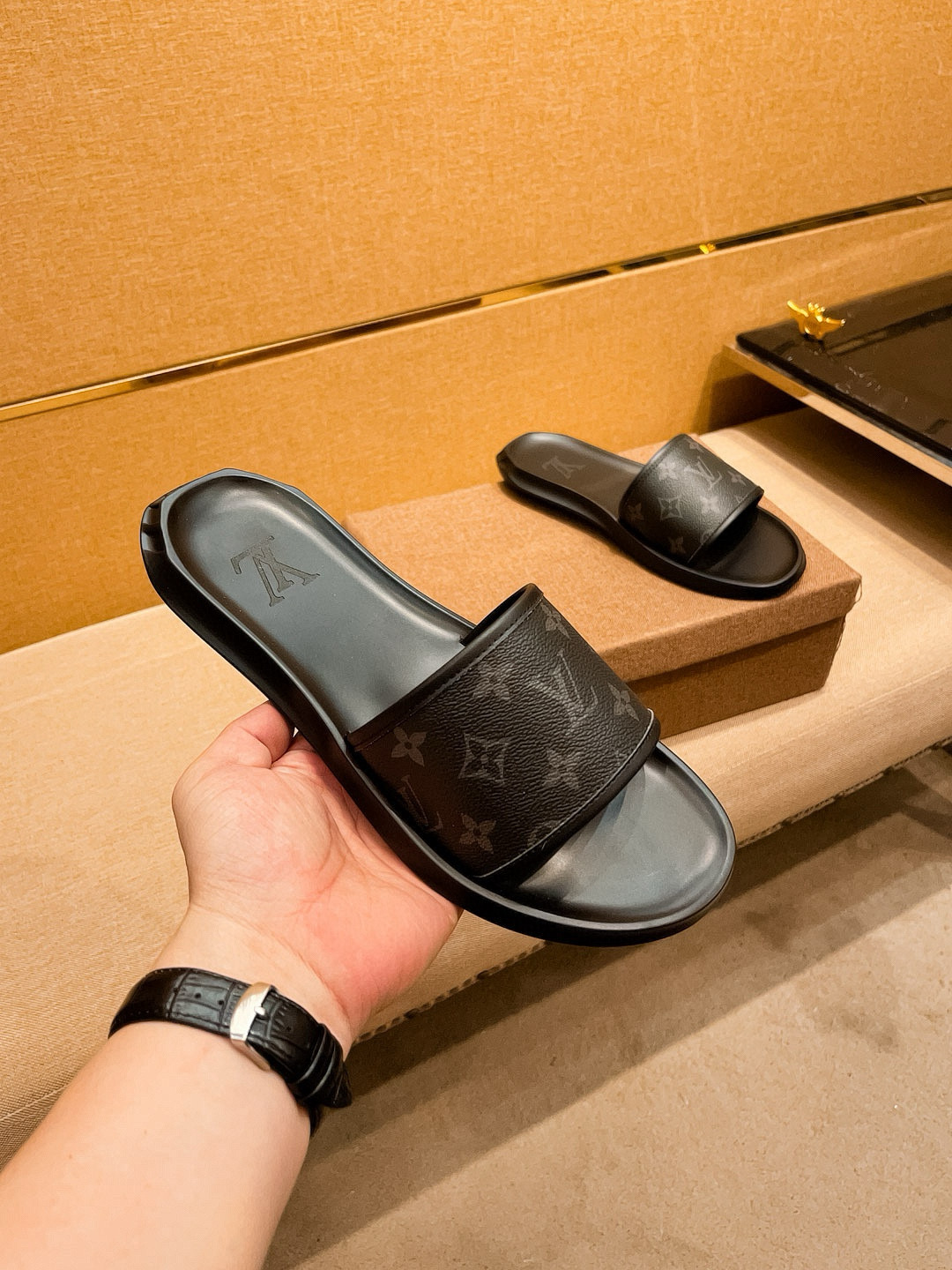 루이비통 남자 슬리퍼