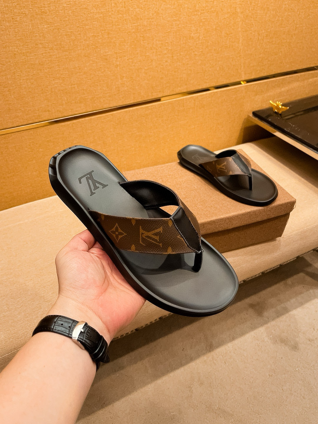 루이비통 남자 슬리퍼