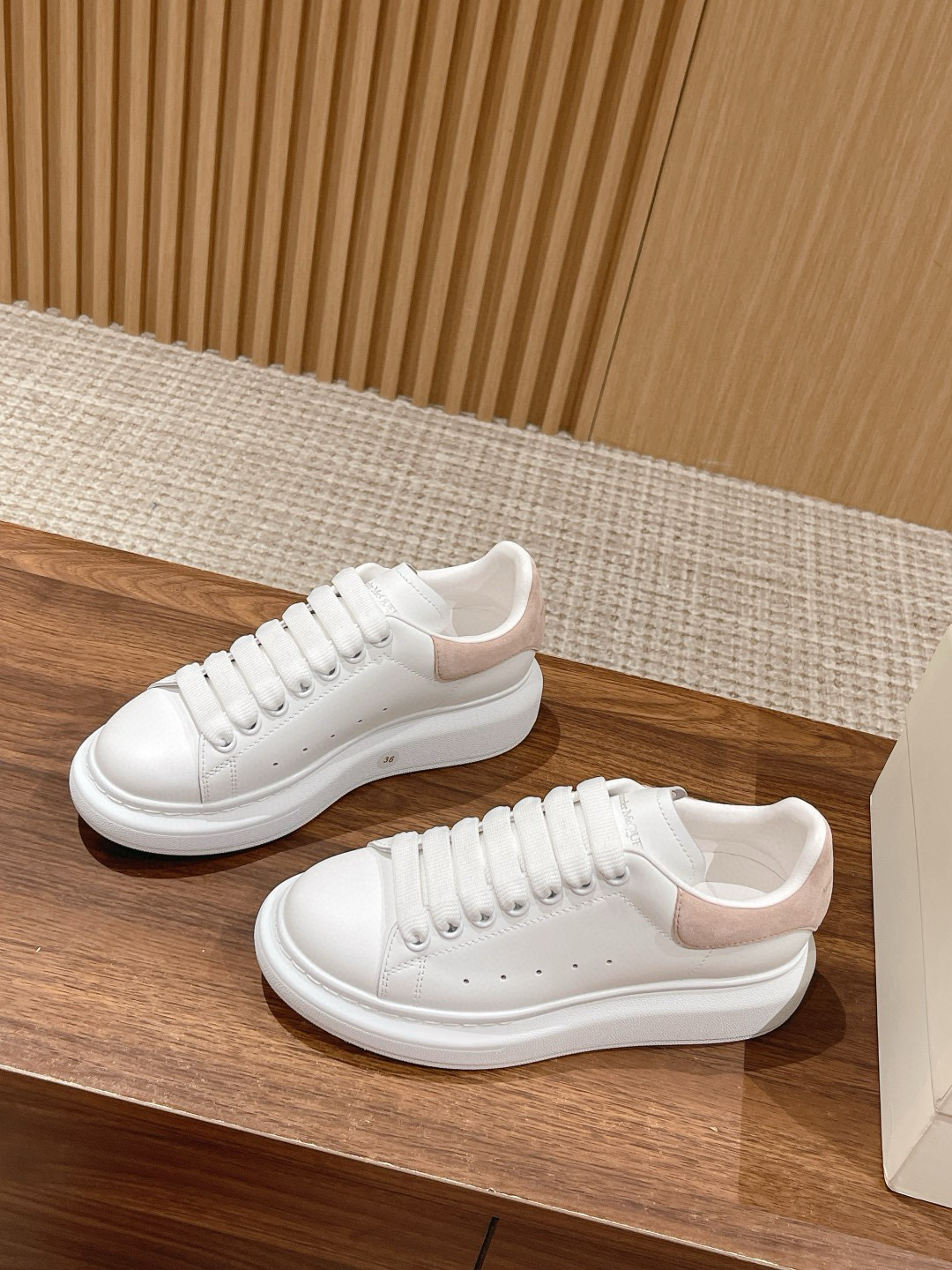 알렉산더 맥퀸 남녀공용 신발 운동화 스니커즈