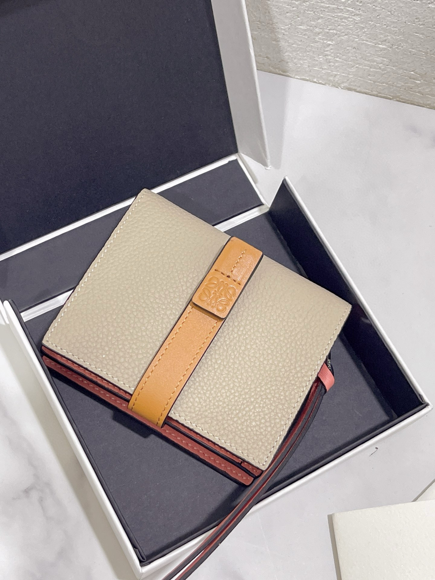 로에베 여자 반지갑