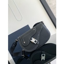 디올 남자가방