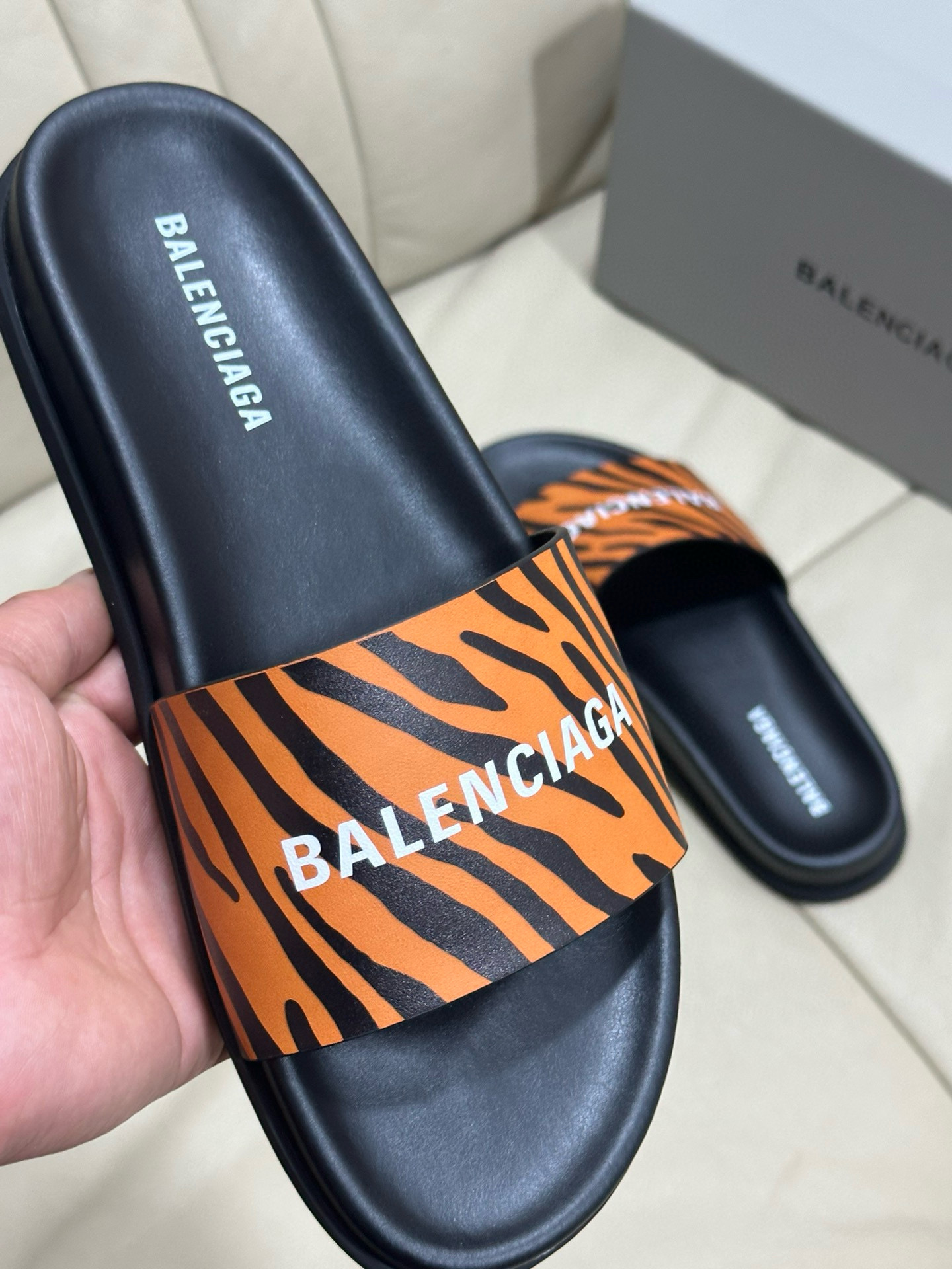 발렌시아가 남자 슬리퍼