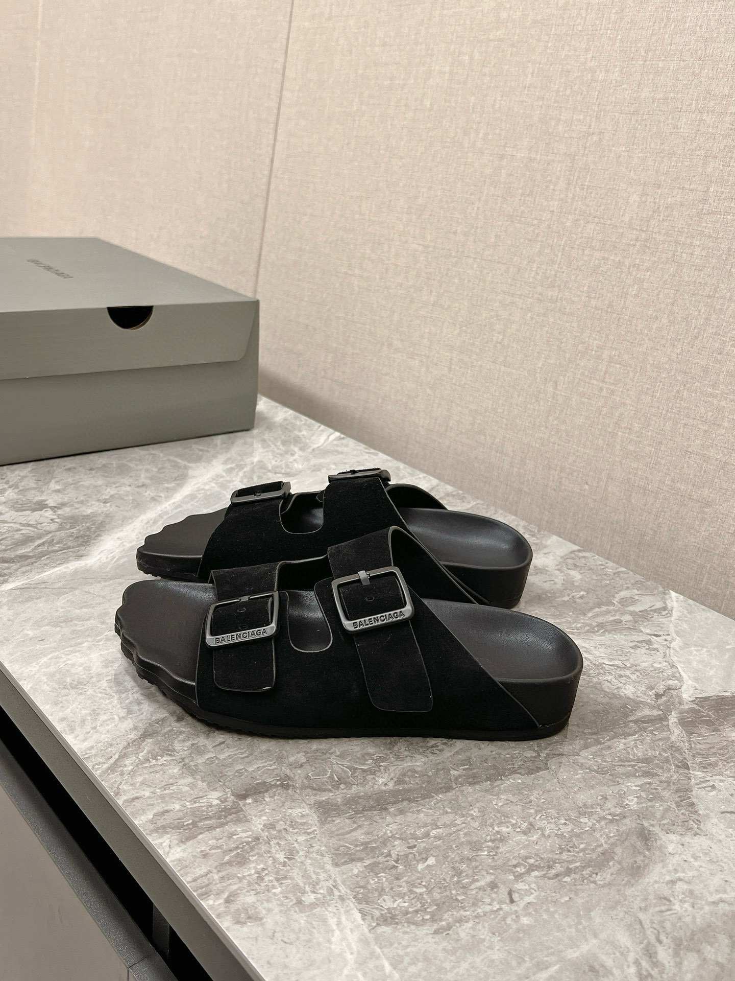 발렌시아가 남녀공용 슬리퍼