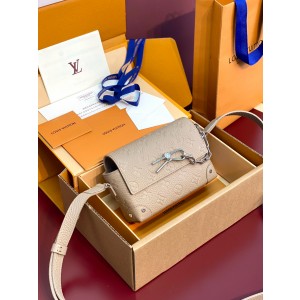 루이비통 M13889 남자가방