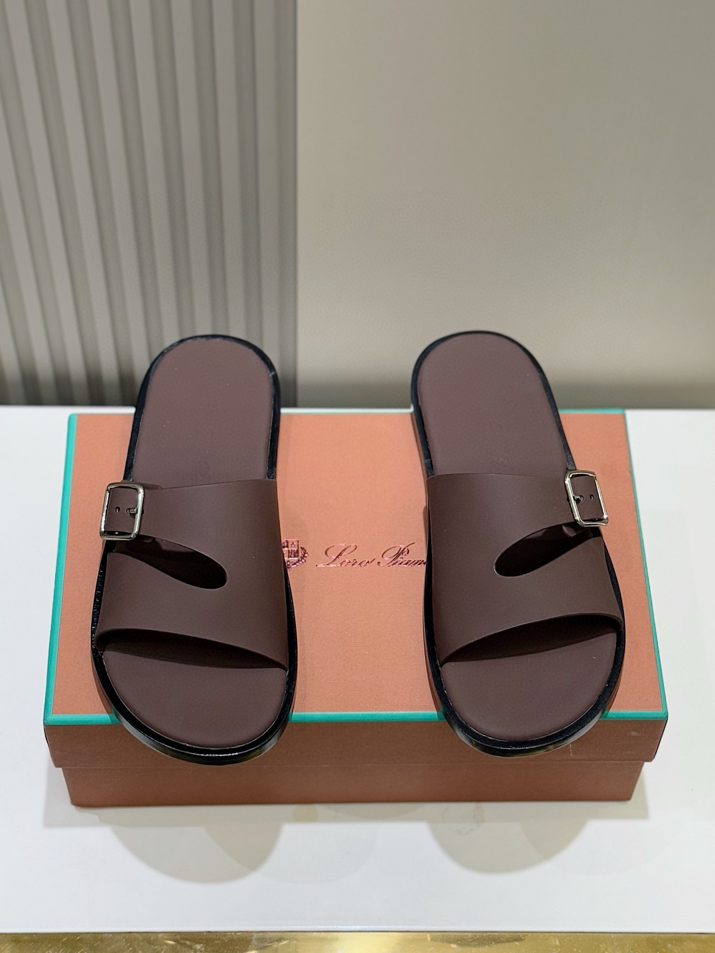 로로피아나 남자 슬리퍼