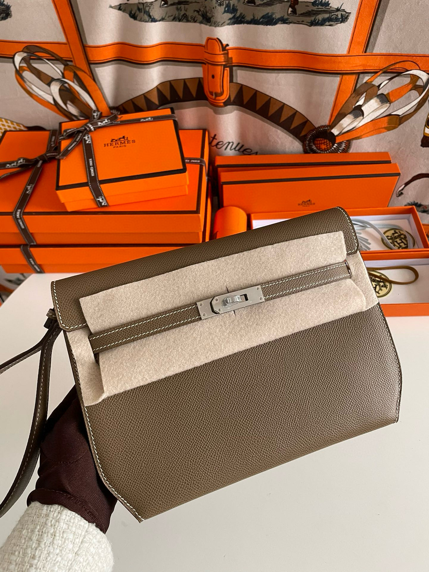 에르메스 크로스겸클러치 켈리 데페슈 남녀공용가방