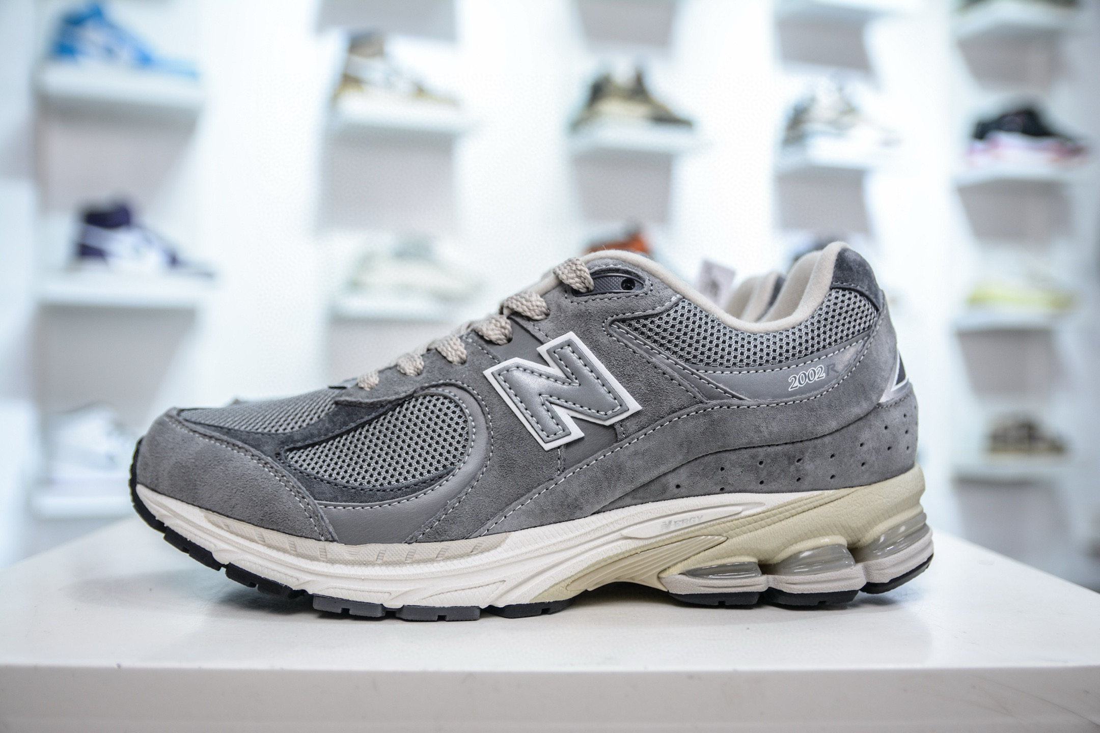 뉴발란스 2002 남녀공용 신발 운동화 스니커즈