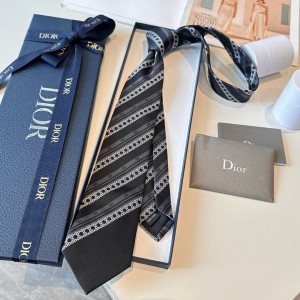 디올 넥타이