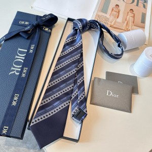 디올 넥타이