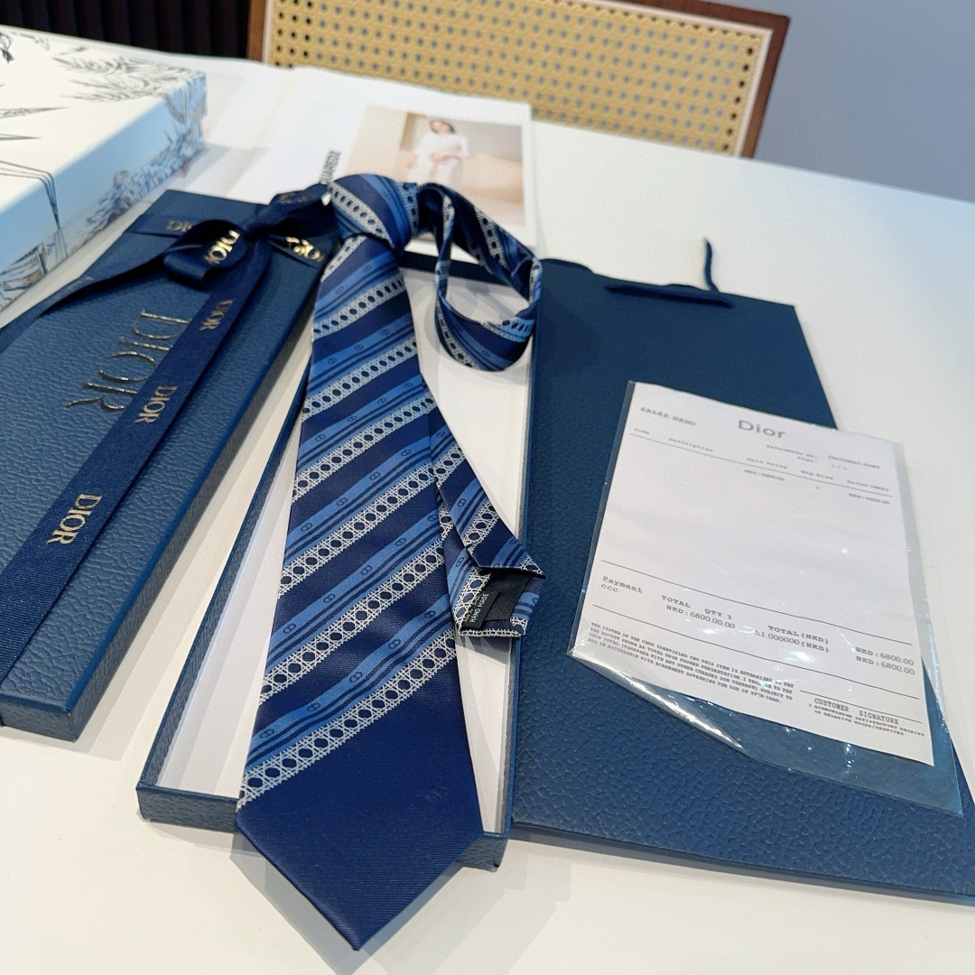 디올 넥타이