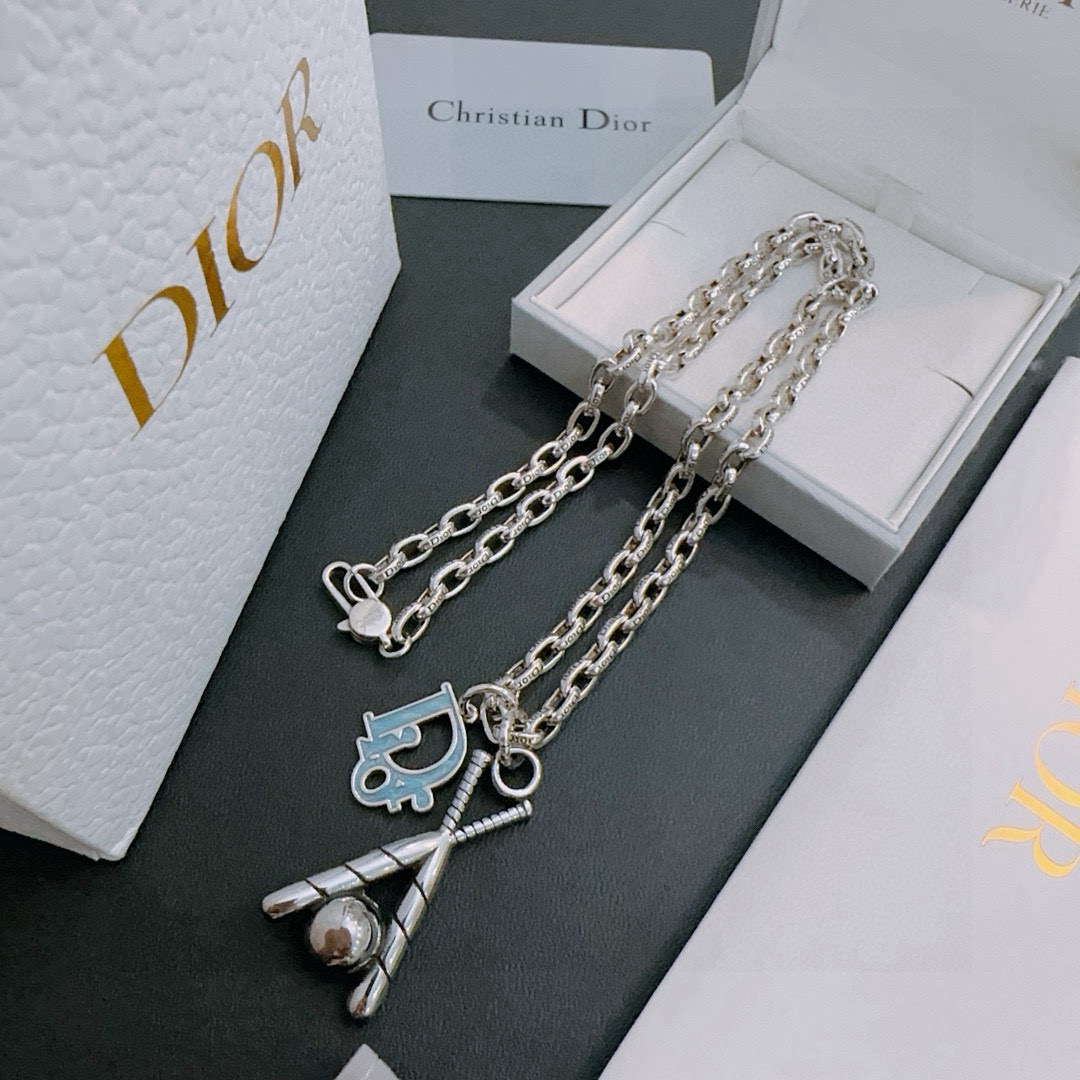 디올 목걸이