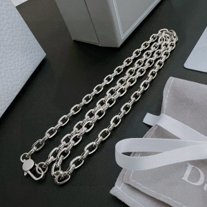 디올 목걸이
