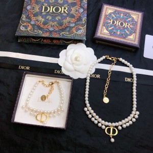 디올 목걸이