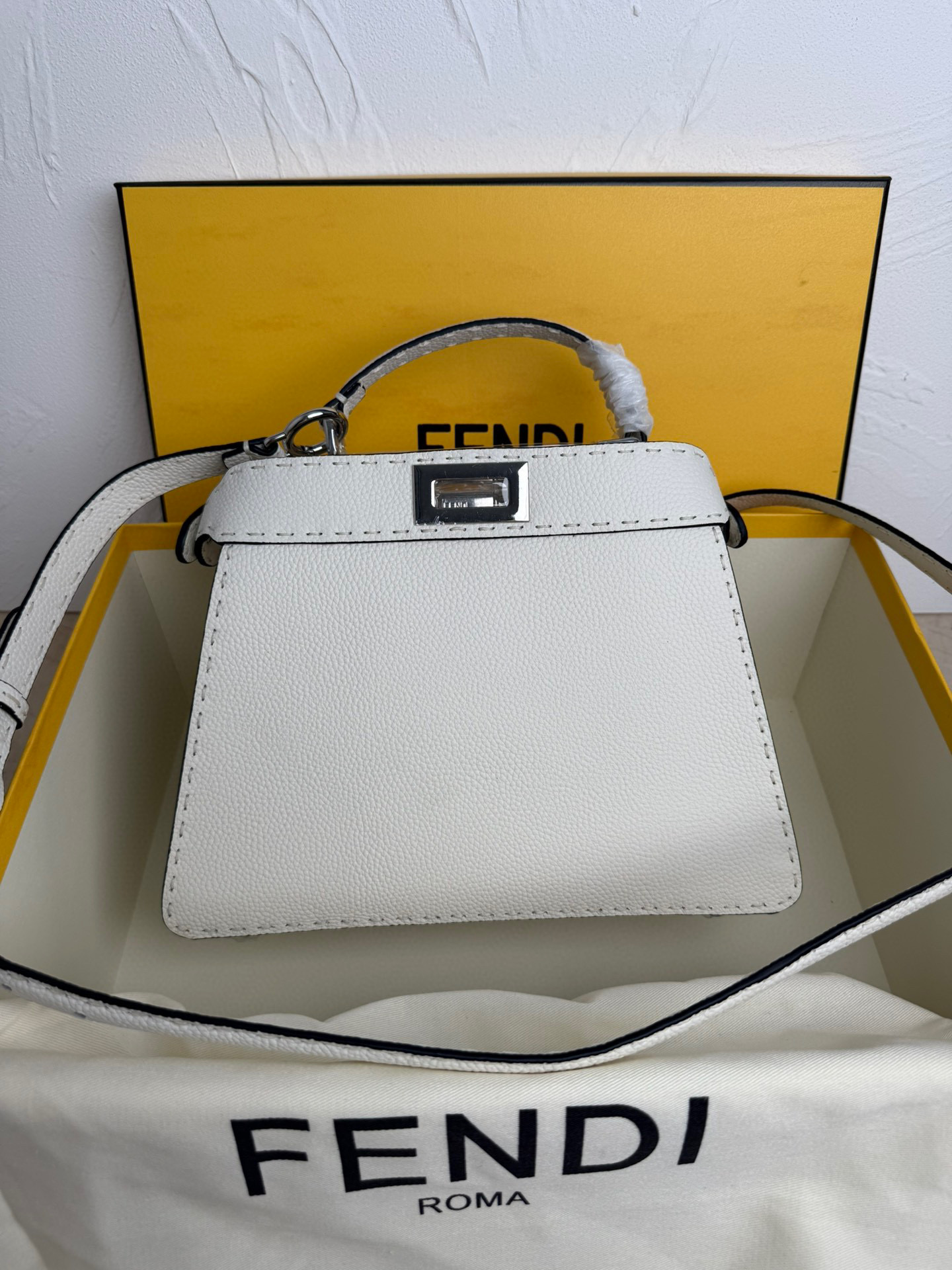 펜디 여자가방 8BN327