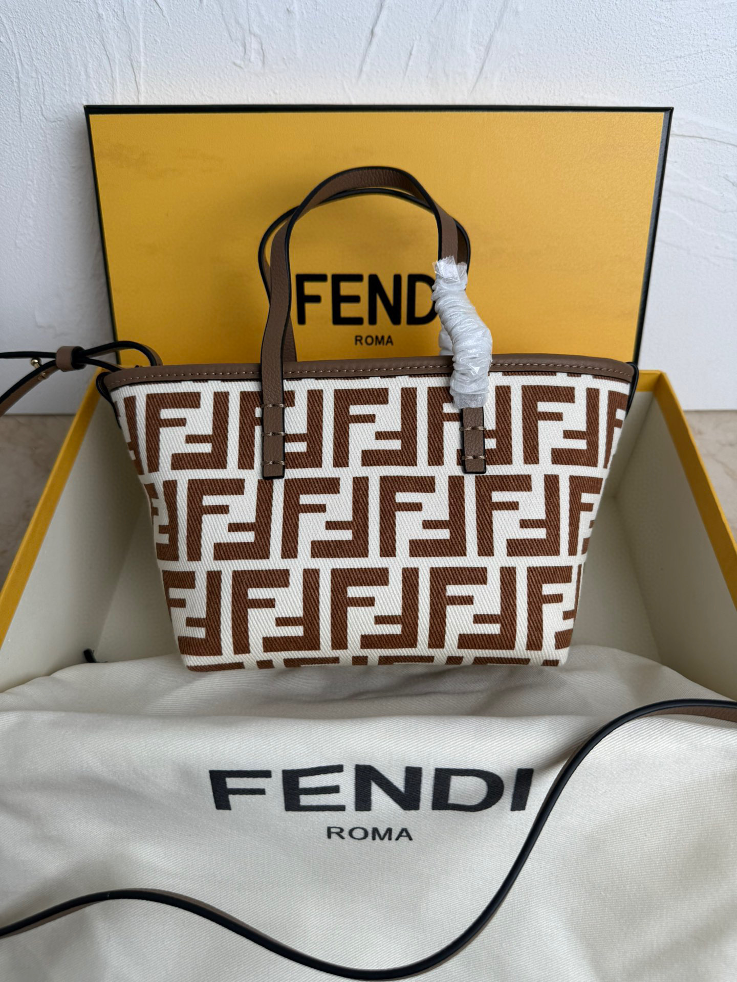 펜디 여자가방 8100