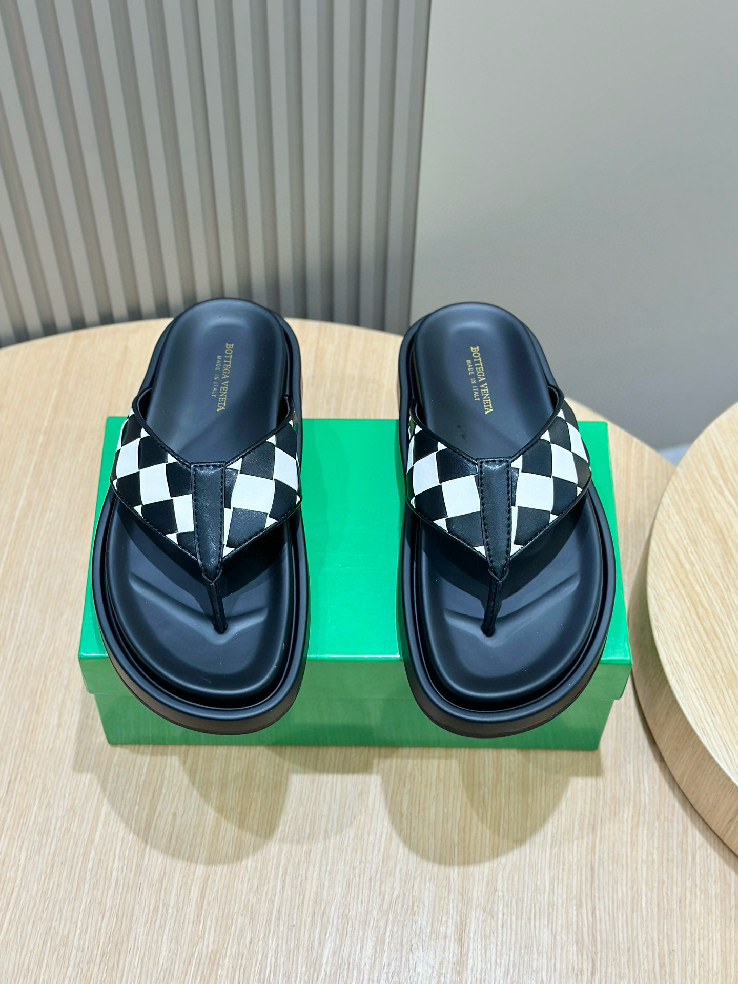 보테가베네타 남자 슬리퍼