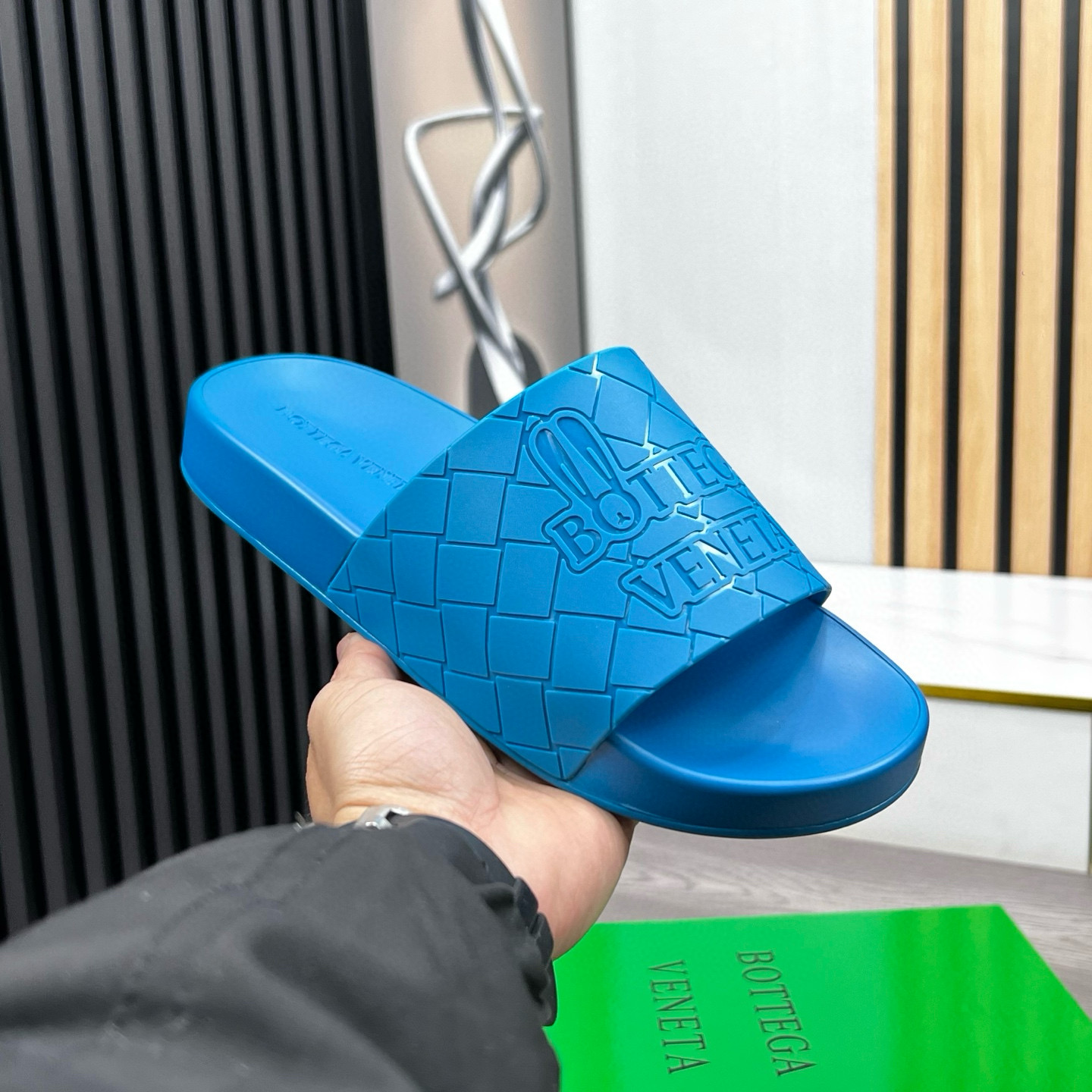 보테가베네타 남자 슬리퍼