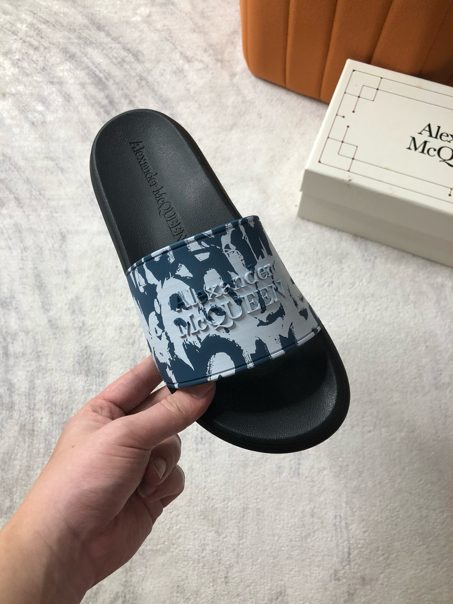 알렉산더 맥퀸 남녀공용 슬리퍼
